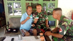 Anggota TNI Mengadakan Sosialisasi BPJS dan KIS Kepada Masyarakat