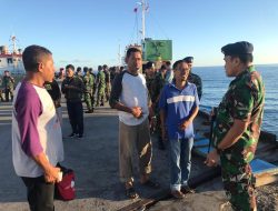 Kapal Perang Kal Weling 1-7-15 Distribusikan Kekurangan Logistik Pemilu 2019