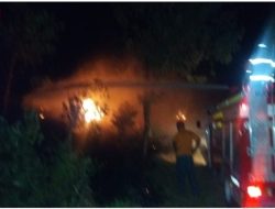 Petugas Damkar Padamkan Sijago Merah Dalam Waktu Singkat