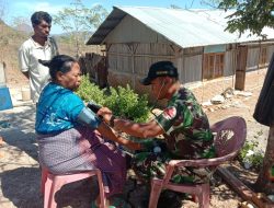 Mama di Perbatasan RI-RDTL ini Ditolong Anggota Satgas Saat Terbaring Lemas