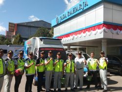 Turun Ke Jalan, Jasa Raharja Libatkan Semua Personil Bersihkan Rambu – Rambu Lalu Lintas