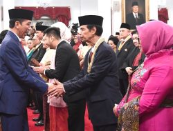 Presiden Jokowi Anugerahkan Tanda Kehormatan bagi 29 Tokoh