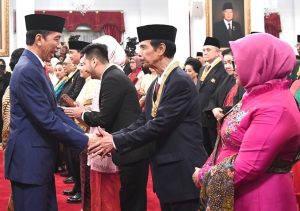 Presiden Jokowi Anugerahkan Tanda Kehormatan bagi 29 Tokoh