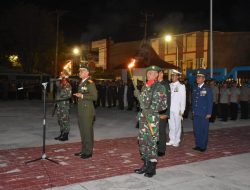 Danrem 161/Wira Sakti Pimpin Apel Kehormatan dan Renungan Suci