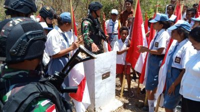 Yonif Raider 142/KJ Kenalkan Pilar Batas Negara Kepada Kaum Muda