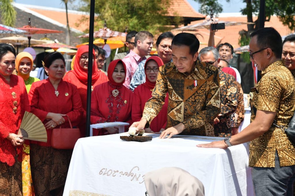 Presiden Jokowi: Jadikan Batik Duta Budaya Indonesia