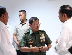 Presiden Jokowi Menjenguk Menkopolhukam di RSPAD