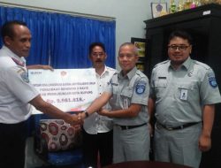 PT Jasa Raharja NTT Beri Bantuan Pembuatan Sim C dan Pembangunan Renovasi Halte