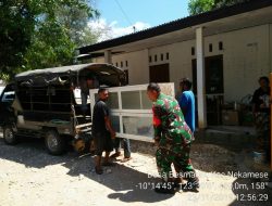Babinsa Ajak Warga Bantu angkat Alat Perlengkapan Medis Pustu