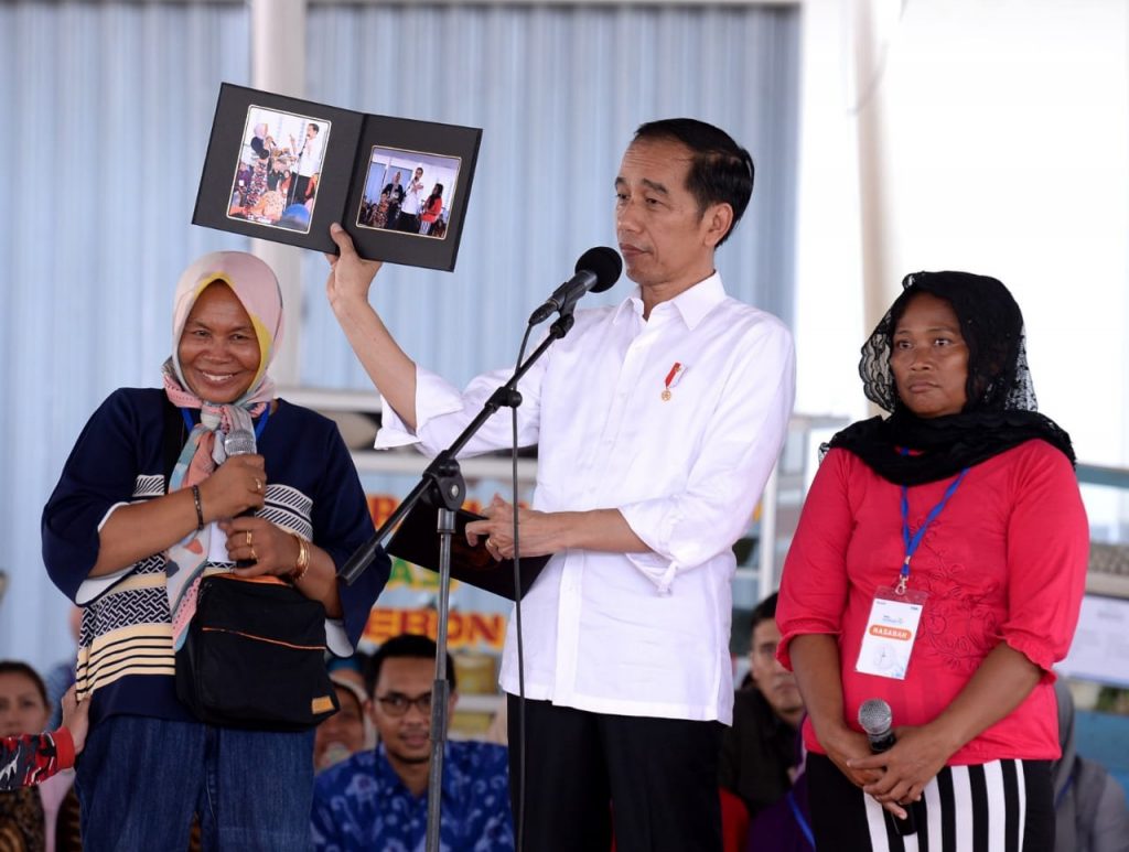 Jokowi: Nasabah Mekaar Harus Disiplin Mengangsur dan Menabung