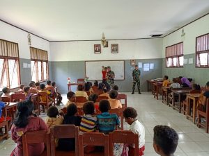 Anak-Anak SD YPK Pikere: Terima Kasih Bapak TNI Telah Bantu Mengajar Kami