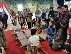 Berdinas ke Belanda, Bupati Belu Lupa Jalan Pulang