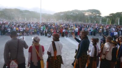 Ribuan Warga Nagekeo Antusias Ikut Karnaval, Bupati: Tahun Depan Kita Pakai Tronton