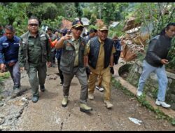 Kepala BNPB Pimpin Rapat Penanganan Pergerakan Tanah Bandung Barat
