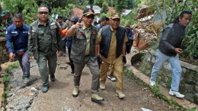 Kepala BNPB Pimpin Rapat Penanganan Pergerakan Tanah Bandung Barat