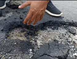 Parah! Proyek Jalan Liaila-Yobogemo Diaspal Diduga Asal Jadi 