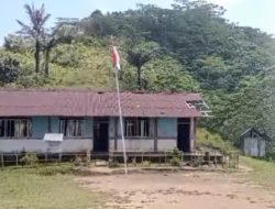 PLTS SDN Keliwatuwea Disambar Petir, Aktifitas KBM Terganggu 