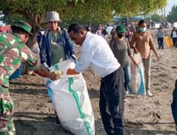 Peringati Hari Lingkungan Hidup, Wakil Bupati Nagekeo Pimpin ASN Pungut Sampah