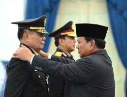Presiden Prabowo Menganugerahkan Pangkat Istimewa kepada 2 Anggota TNI dan Polri