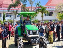 Bupati TTS Salurkan 64 Unit Alsintan untuk  20 Kelompok Tani Demi Mendukung Swasembada Pangang