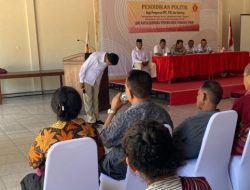 Momen Haru , Ketua Fraksi Gerindra DPRD Bungkuk Hormat di Hadapan Ribuan Masyarakat