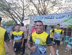 Anggota Komisioner KPU Nagekeo Menyegel Tiket Aeramo FC ke Babak 8 Besar Kota Mbay Cup
