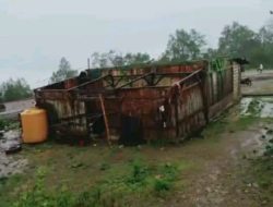 Hujan Disertai Angin Kencang 4 Rumah Warga di Fatumnasi Mengalami rusak berat