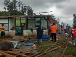 Pemda TTS Sigap Salurkan Bantuan untuk Korban Puting Beliung di Fatumnasi