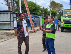 Wakil Bupati TTS Pantau Pemasang Lampu Jalan ,Siapkan Infrastruktur untuk PON 2028 dan Dukung UMKM  