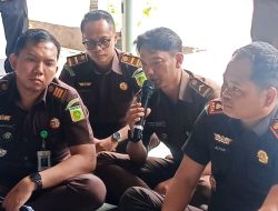 Aksi Demo Masyarakat Desa Spaha & Linamnutu Bersama FPDT, Jurnalis, Pengacara – Diterima Humanis di Kejari TTS, Oknum Pegawai Minta Maaf Secara Terbuka