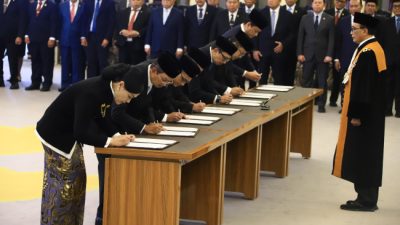 Pengucapan Sumpah Jabatan Anggota Dewan Komisioner OJK 10 IMG 20260326 WA0206