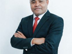 ” Ketika Pemimpin Turun atau Naik Sendiri “