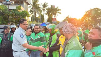 GANDENG KOMUNITAS OJOL, JASA RAHARJA DAN DITLANTAS POLDA NTT   MASIFKAN EDUKASI KESELAMATAN BERLALU LINTAS