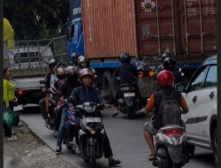 Melawan Arus Demi Hemat Waktu, Kebiasaan Berbahaya yang Mengancam Keselamatan Pengguna Jalan