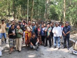 Tak Hanya di Ruang Sidang, Ketua DPRD TTS Turun Langsung Gotong Royong Bersama Warga Kuatae