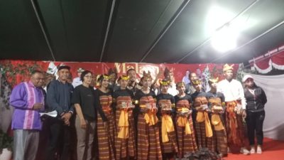 Warga Oebola Meriahkan HUT RI ke-81 di Fatuleu dengan Natoni, Tarian Perang, dan Bena-Bena Adat 7 IMG 20260814 WA0035