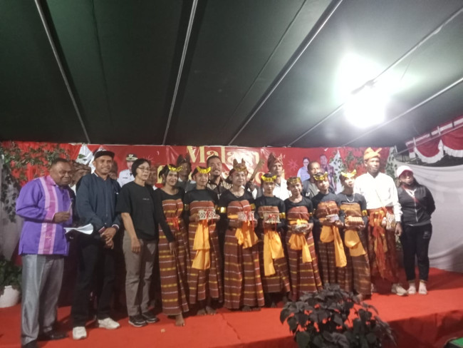 Warga Oebola Meriahkan HUT RI ke-81 di Fatuleu dengan Natoni, Tarian Perang, dan Bena-Bena Adat 1 IMG 20260814 WA0035