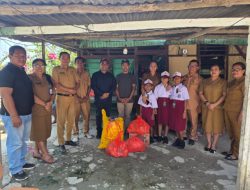 Bentuk Kepedulian Nyata, Simson Polin dan Wakil Bupati Rote Ndao Kunjungi Korban Kebakaran di Metina