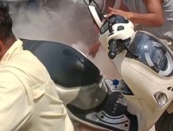 Asap Mengepul dari Sepeda Motor di SPBU Metina, Antrean BBM Sempat Panik
